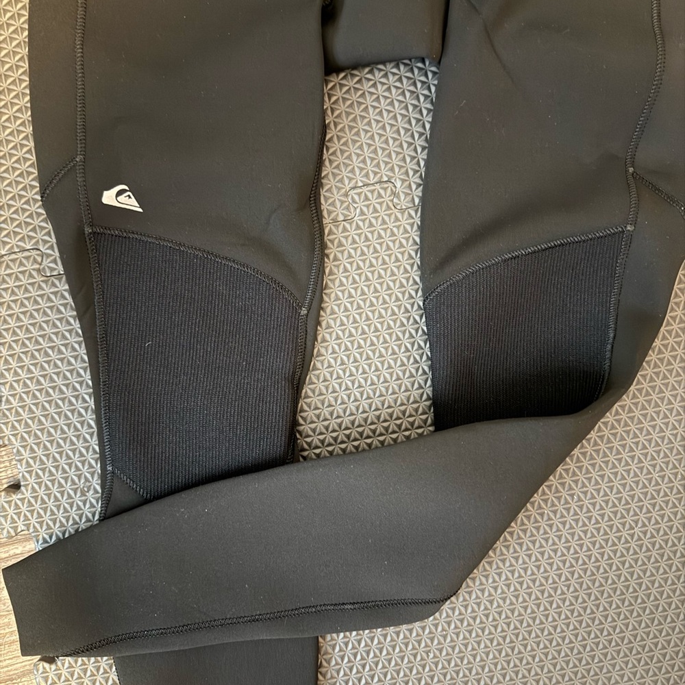 Quiksilver Adult  Wetsuit NWT - Picture 3 of 8